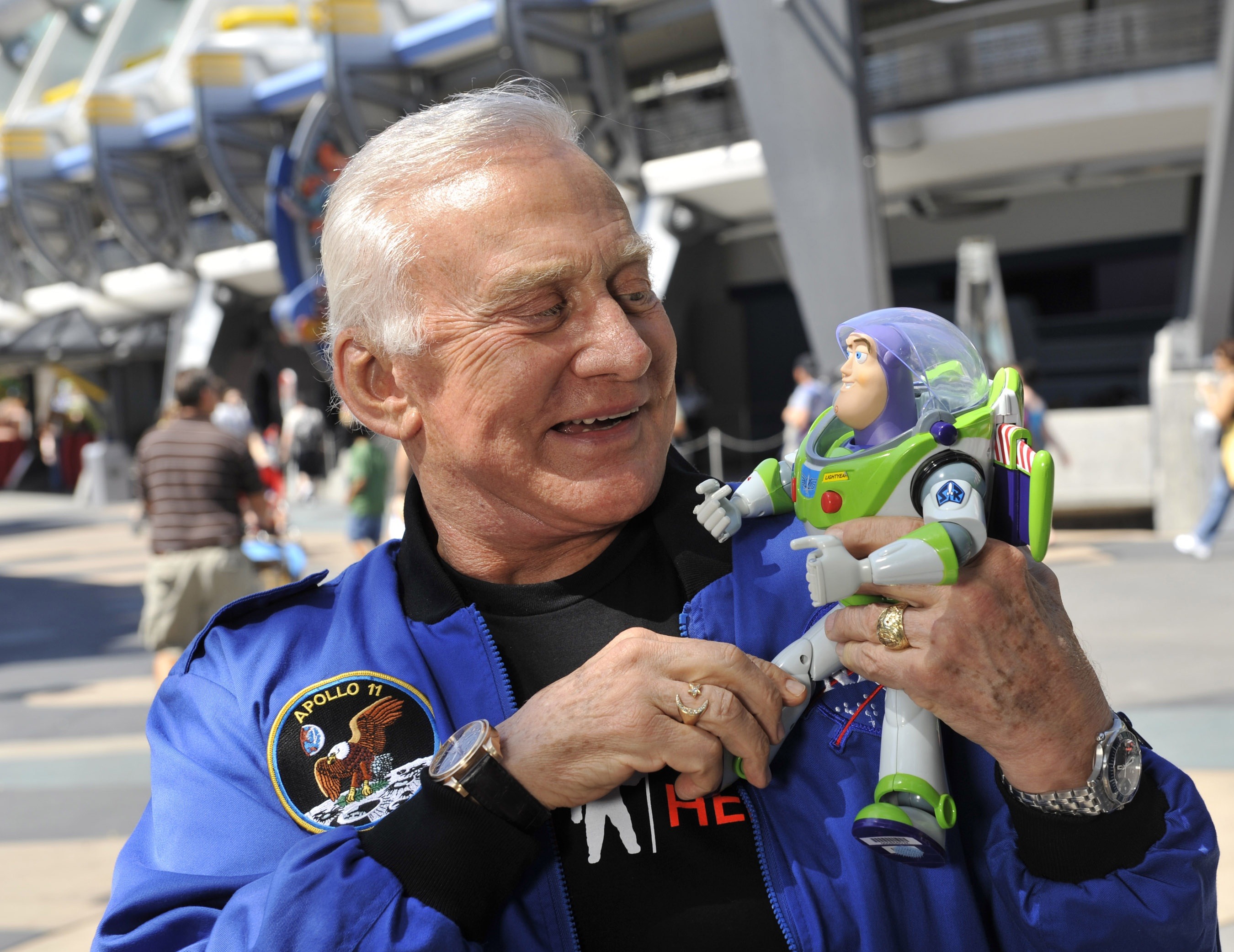 Real Buzz&#39; welcomes Buzz Lightyear back