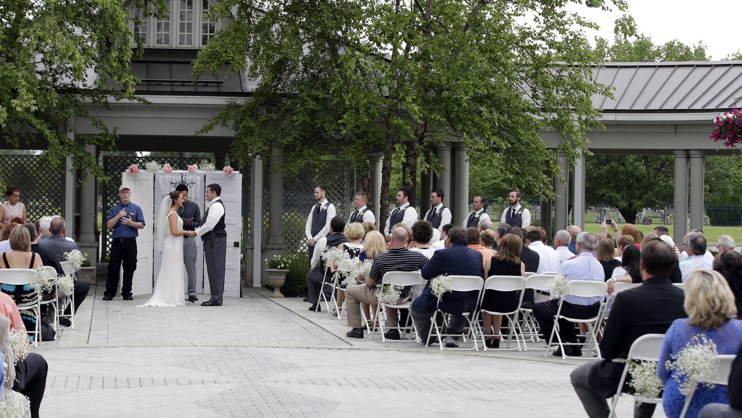 Getting married at a funeral home? More couples say ‘I do’ to new wedding trend ...