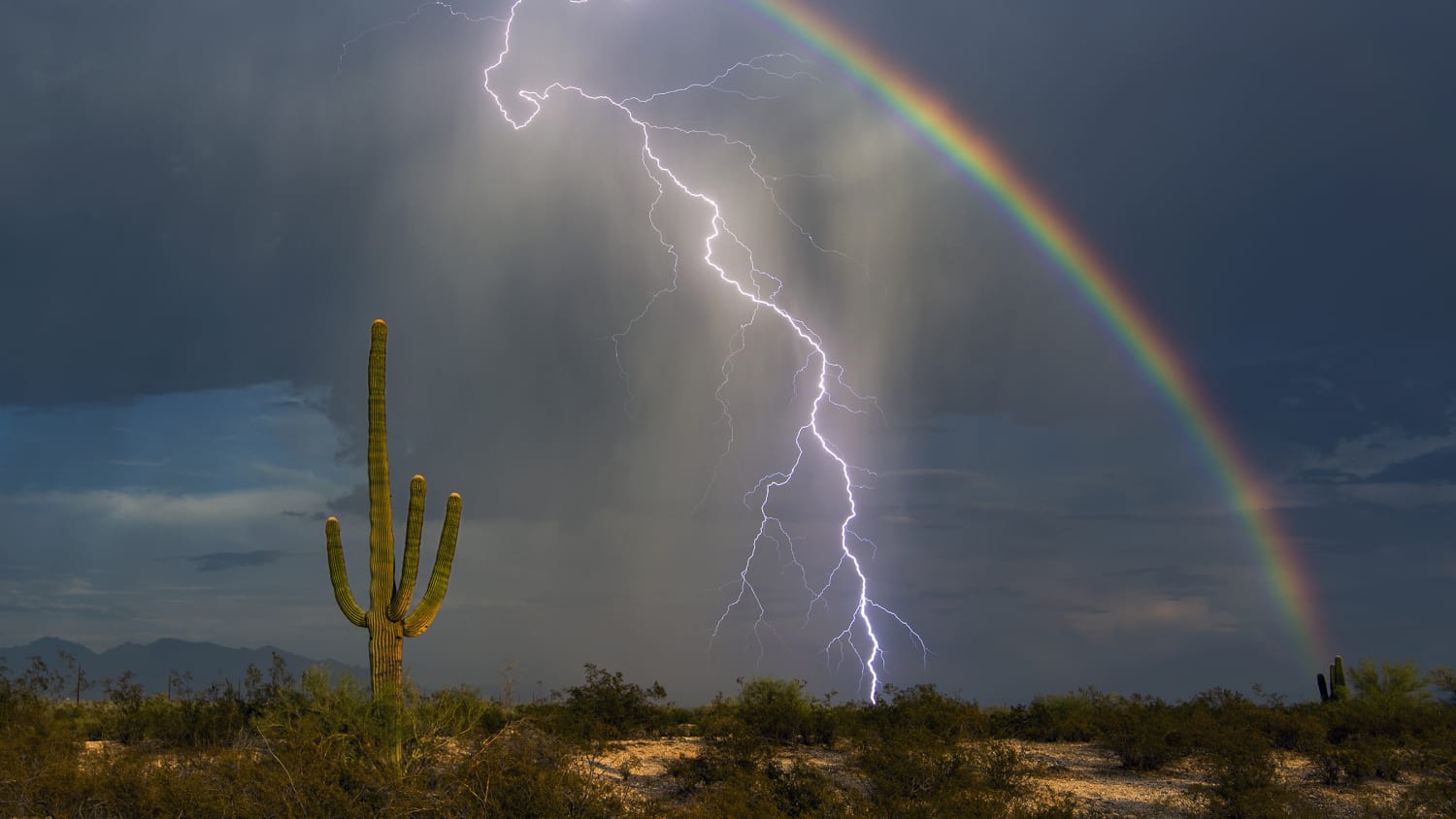 lightning-strike-rainbow-today-150812_b24dc53542905302e455348aa4ab53da.jpg