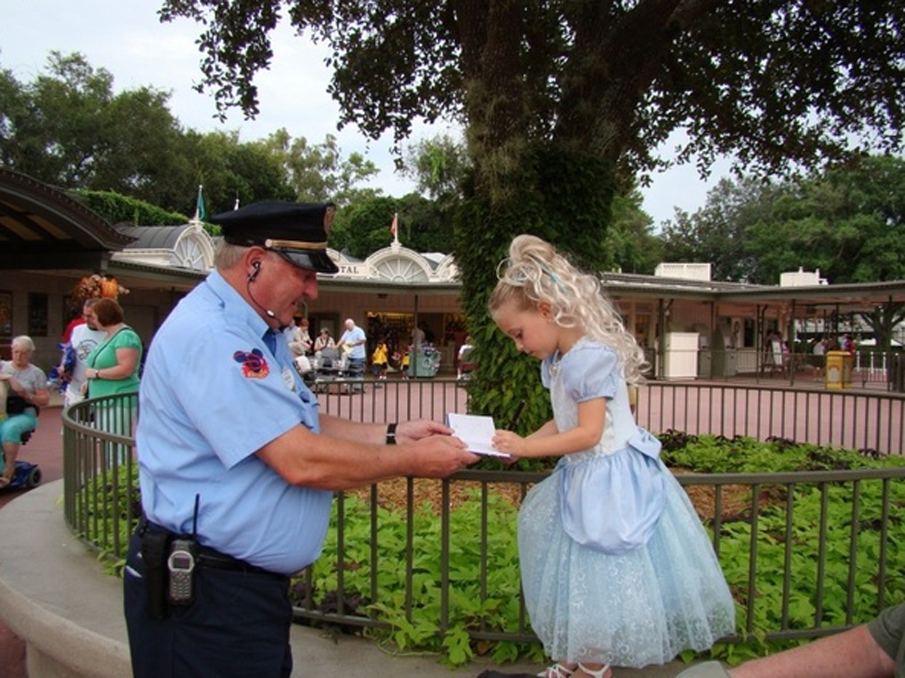 Hvor mye tjener Disney World Security Guards?