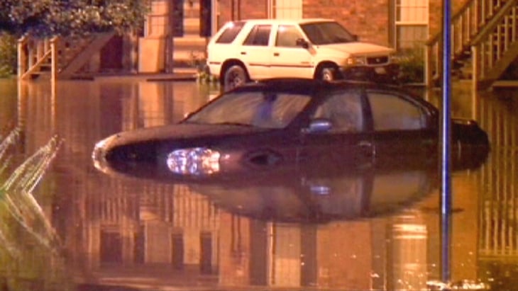 Flash flooding cripples parts of Louisville, Ky. - Video on 0