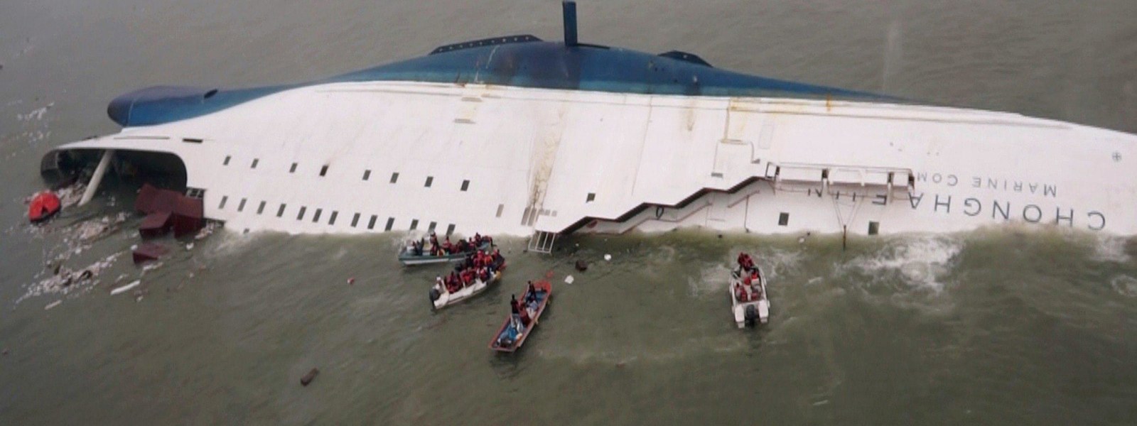 Image: Rescue operations underway for passengers on a South Korean ferry
