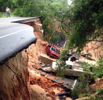 [Image: 140430-scenic-highway-collapse-jsw-1049a...7;70;5.jpg]