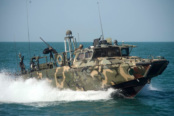 160112-riverine-patrol-boat-arabian-gulf