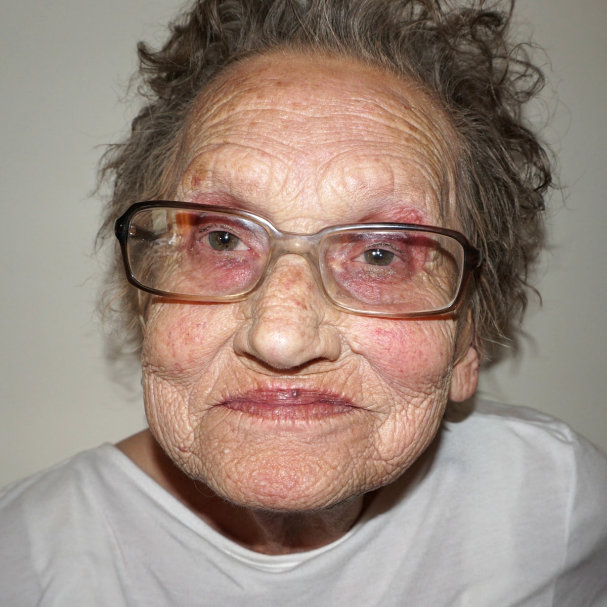 Tea Flegos Grandma Livia Gets An Incredible Makeup Transformation 