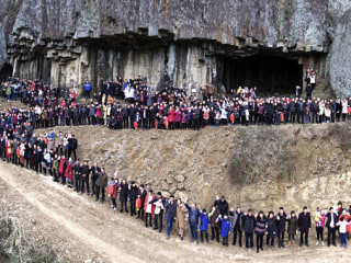 Chinese Family of 500 Gather for Supersize Reunion Photo Using Drone