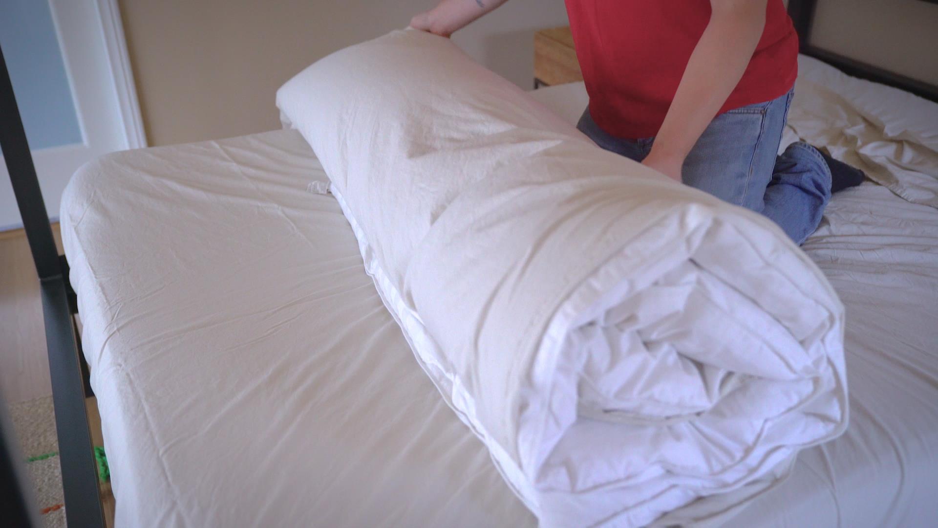 How To Wash A Duvet The Best Tips, Can You Steam Clean A Down Duvet Cover
