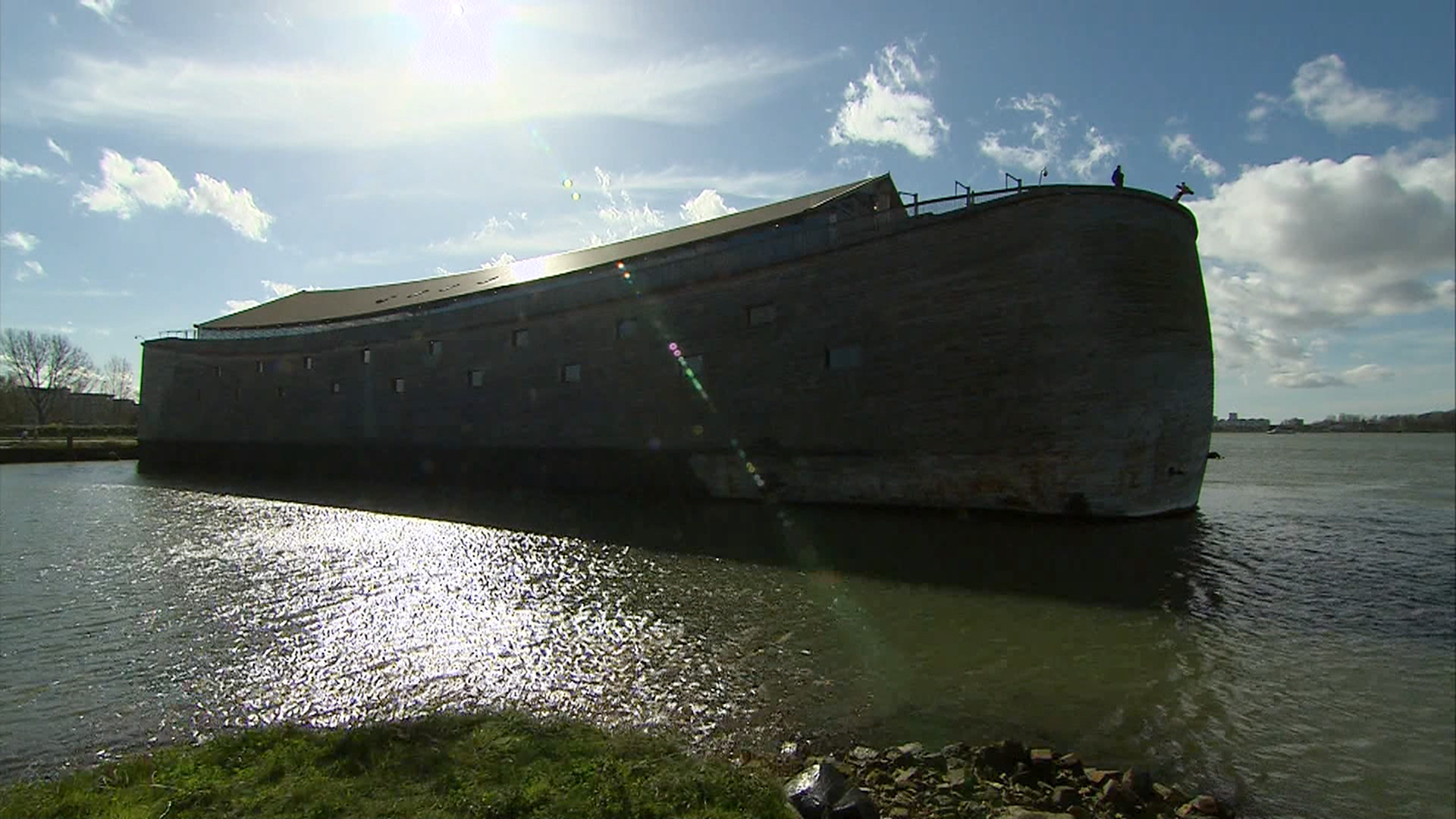 Lifesize Noah's Ark replica draws tourists in Netherlands