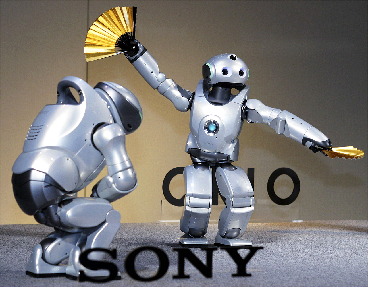 Sony's humanoid robot learns how to jog