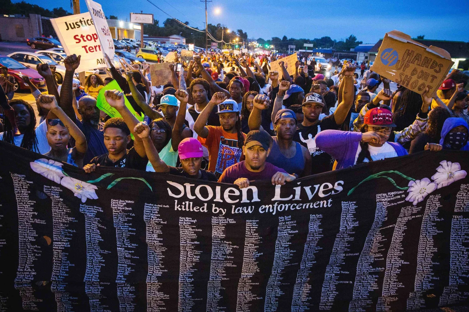 بالصور: حادثة فيرغسون في أمريكا و إمتداد الاحتجاجات