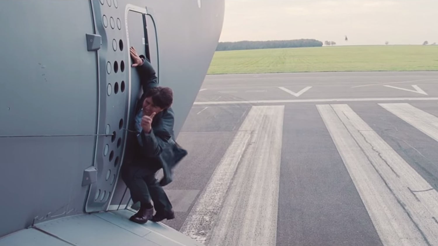 tom cruise airplane stunt mission impossible