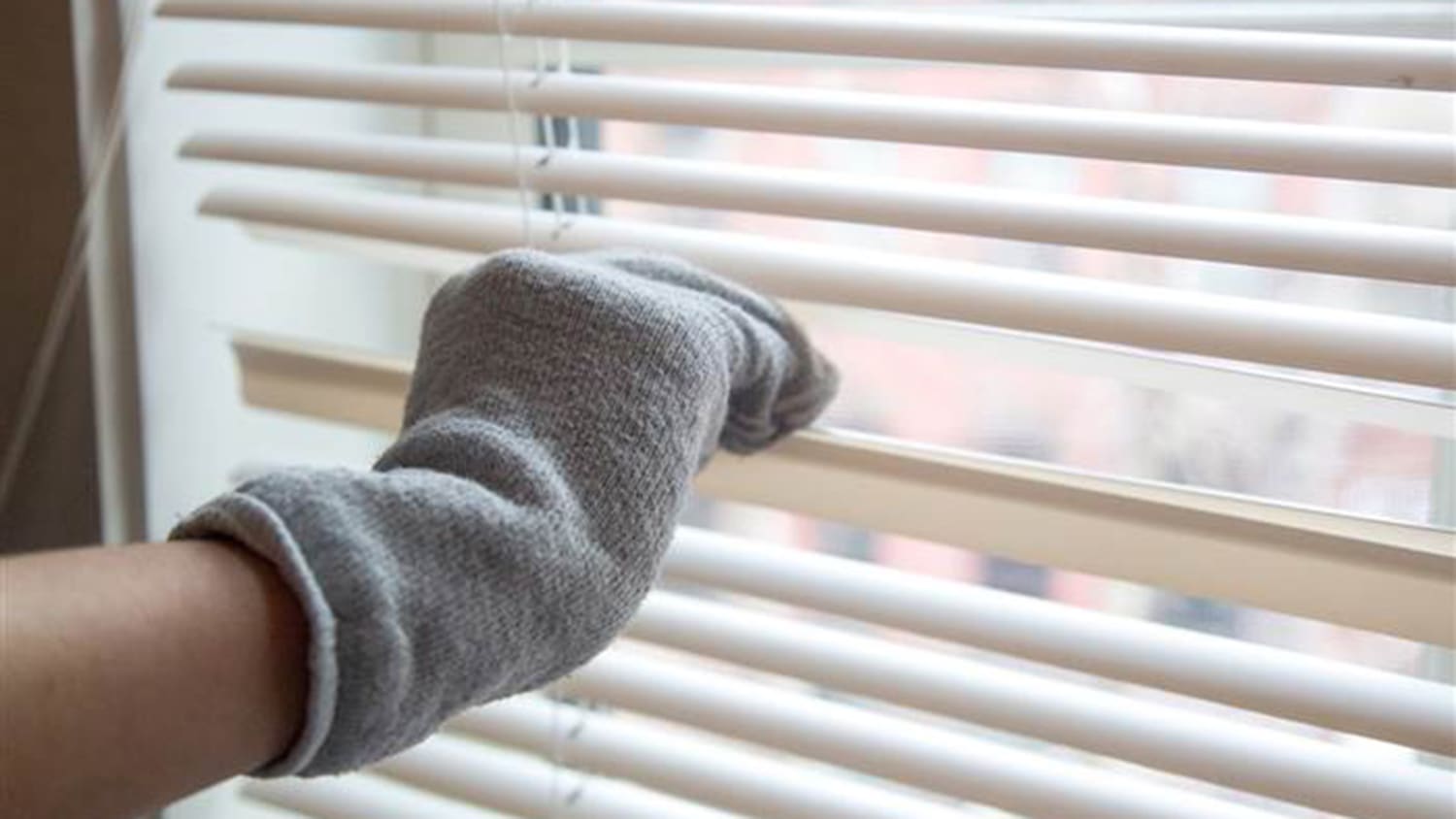 Cleaning hack helps clean your blinds in 1 minute or less