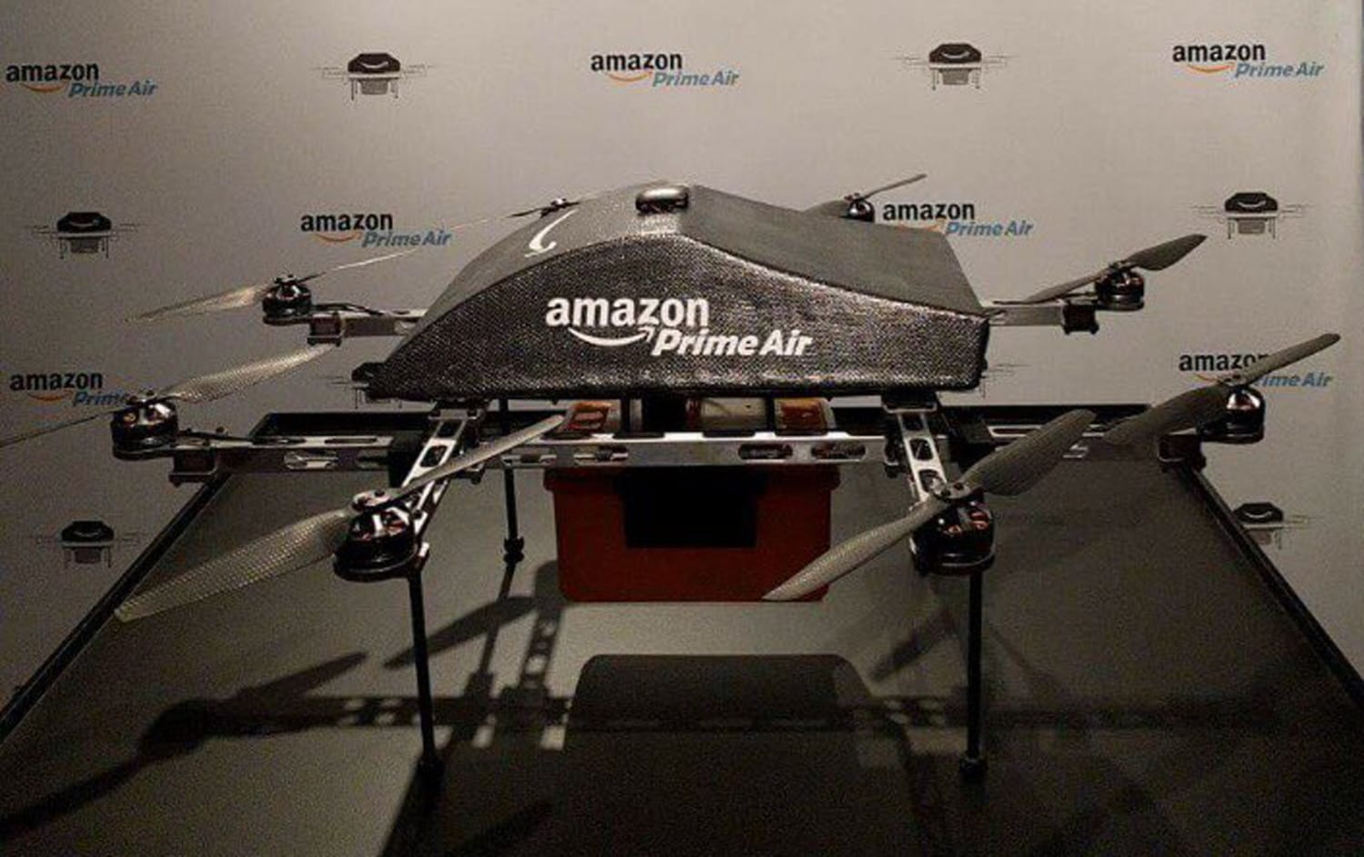 Novo programa de drones da Amazon afasta dezenas de funcionários