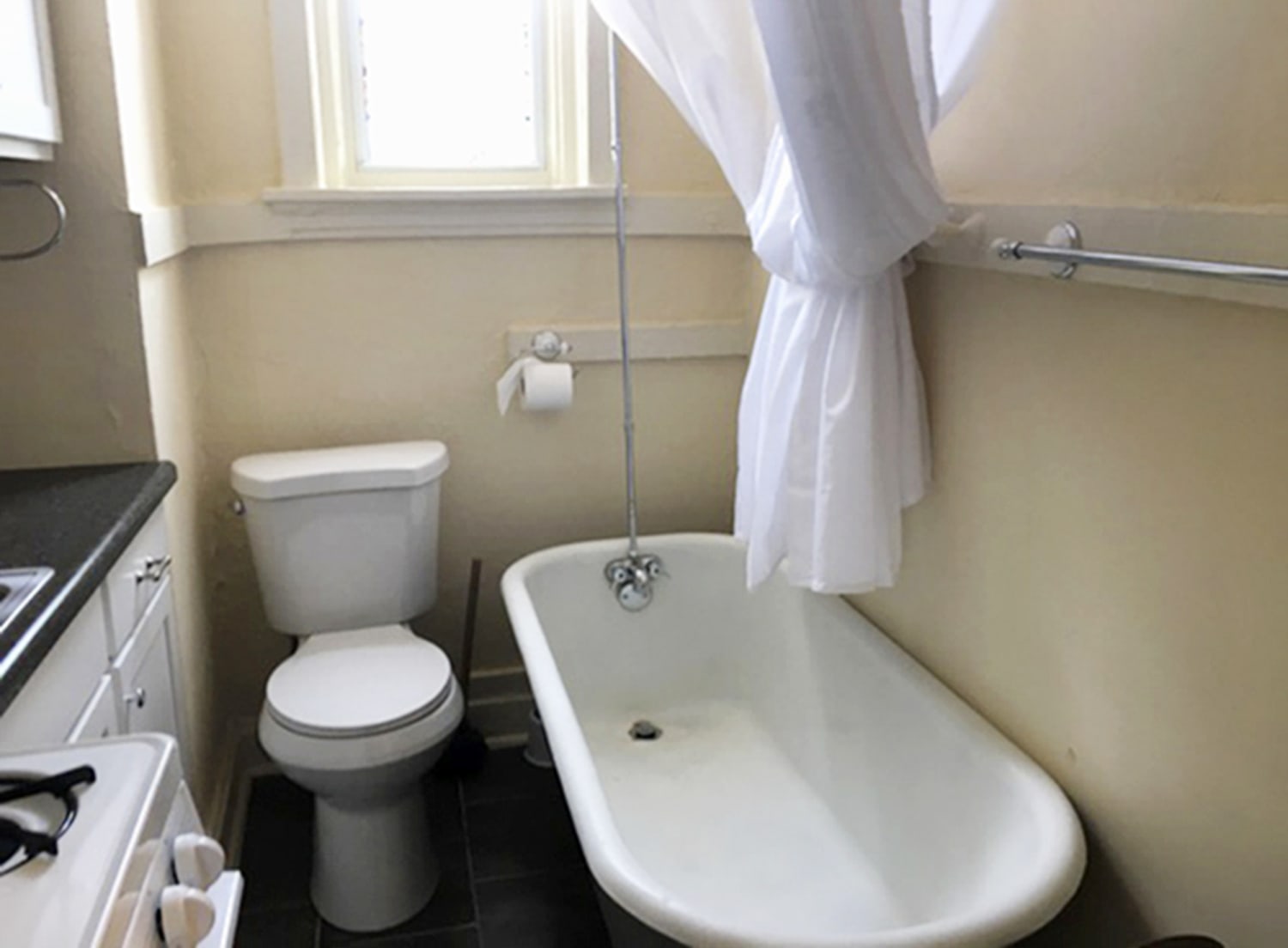 St Louis Apartment Has A Toilet And Bathtub In The Kitchen