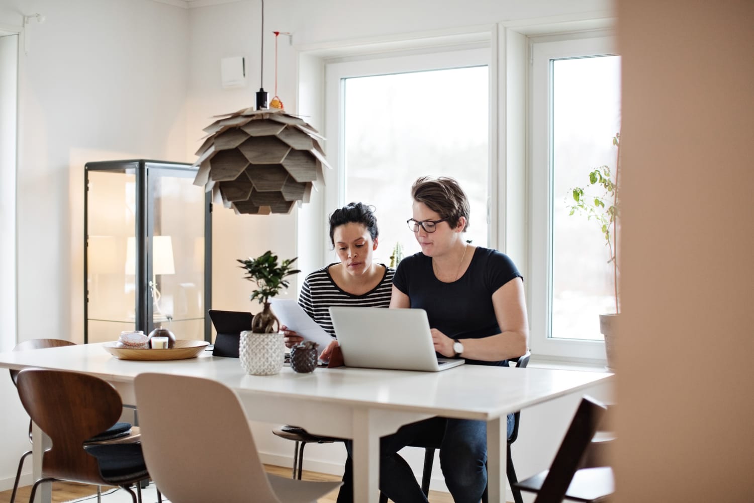 10 things financial experts want you know about getting a roommate