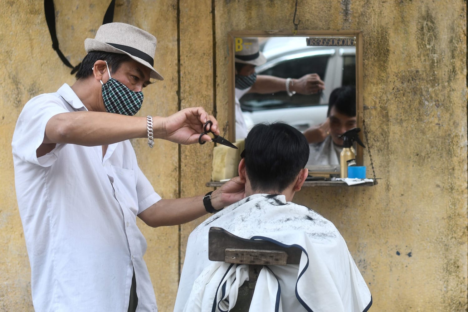 Coronavirus Six Feet Of Social Distance For Hairdressers That