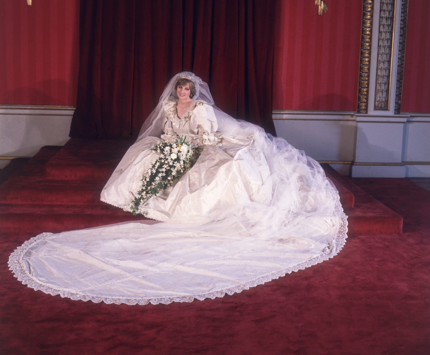 Featured image of post Princess Diana Wedding Dress Replica