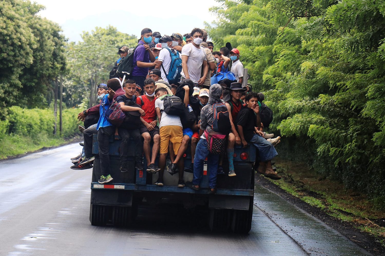 Guatemala says it will return migrant caravan from Honduras 