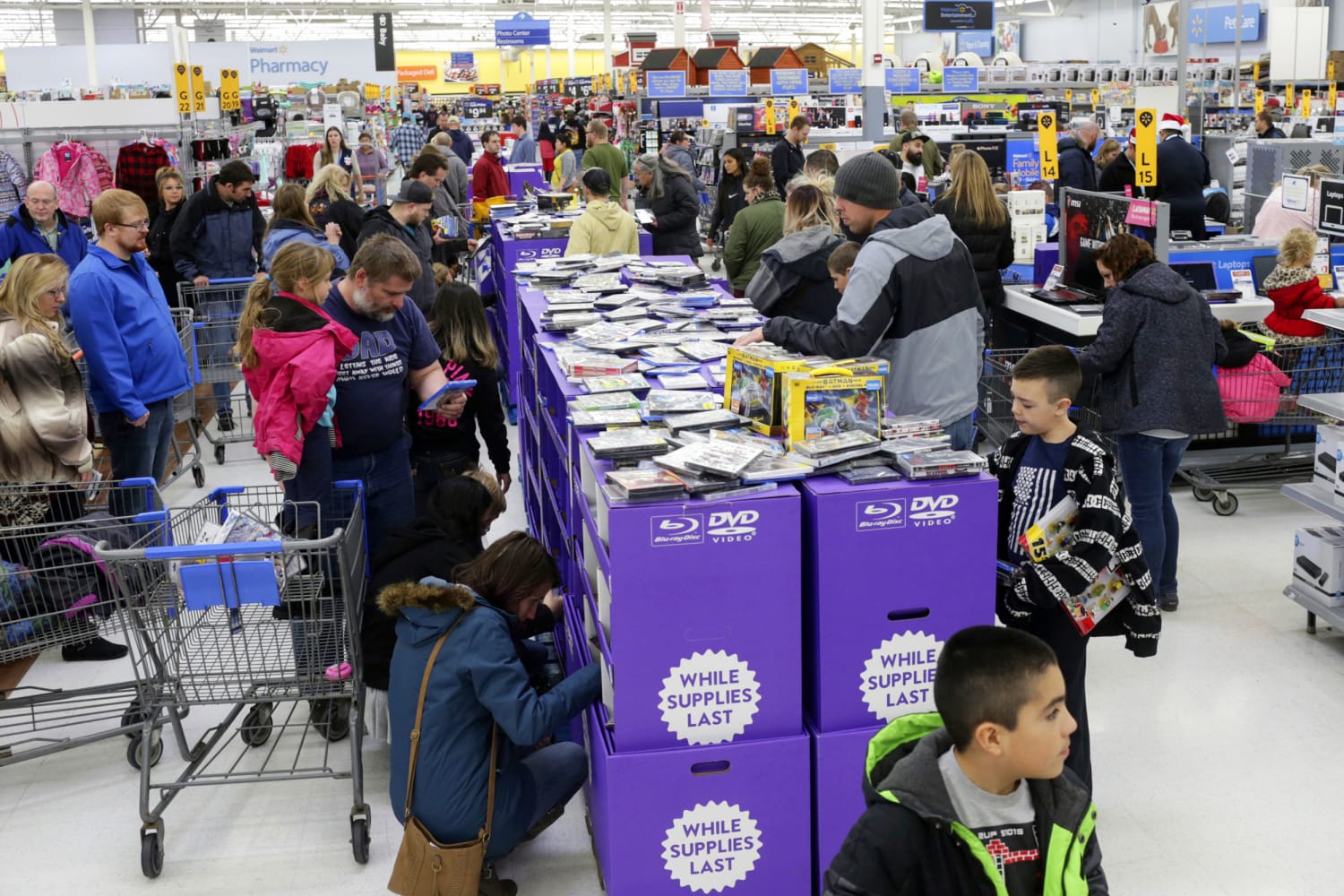 Walmart S Plan For Avoiding Crowds This Year Offer Three Black Fridays