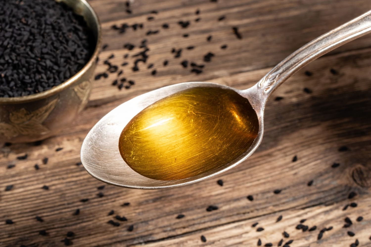 How To Use Black Seed Oil + Benefits 