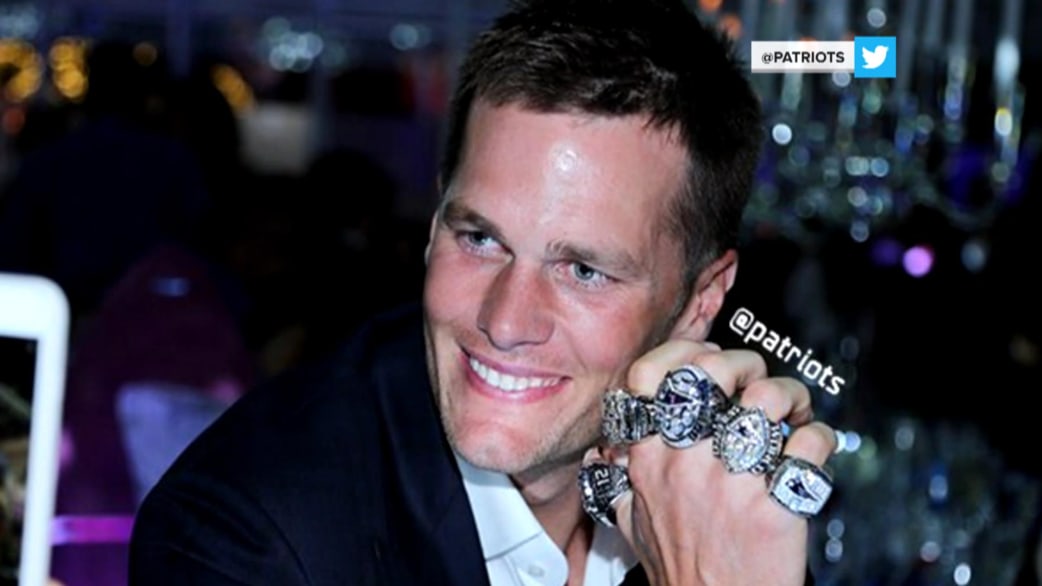 Tom Brady shows off his Super Bowl rings (all 5 on one ...