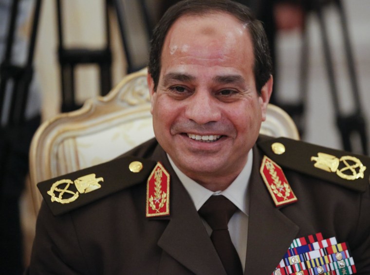 السیسی ، رئیس ارتش مصر استعفا داد ، می گوید که وی برای رئیس جمهور کاندید خواهد شد