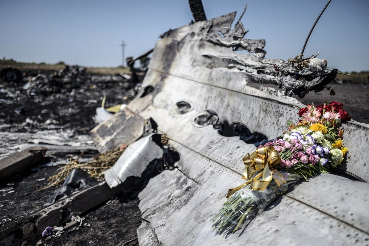 Time, Elements a Challenge in Search for Bodies at MH17 Crash Site