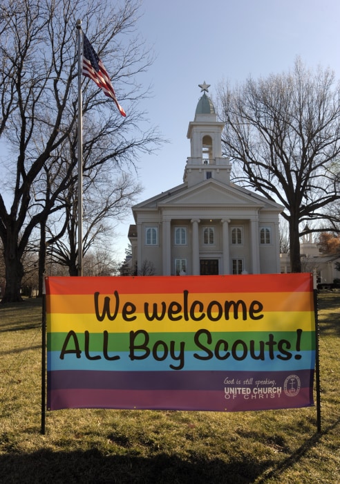 150626-gay-rights-jsw-boy-scouts_7a7d9ed8b1c59688c880a88081e6a74e.nbcnews-ux-600-700.jpg