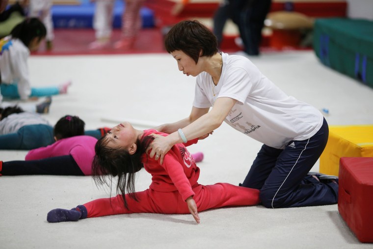 Intense Chinese Gymnastic School Training (18 pics 
