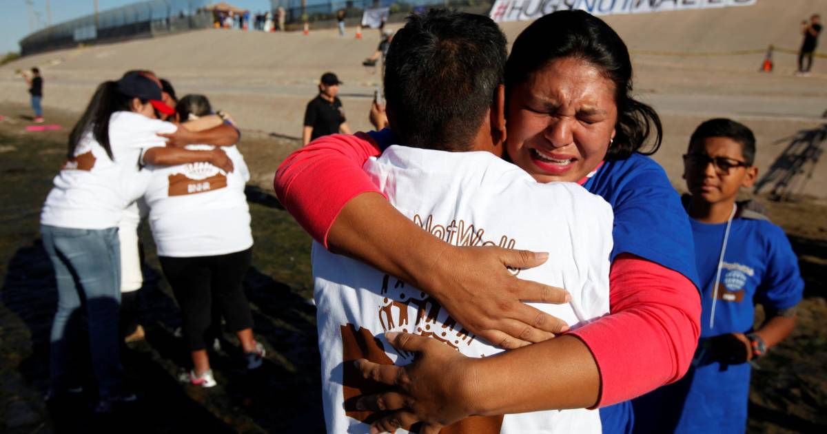 Saturday in Pictures: Families Reunite at the US-Mexico Border