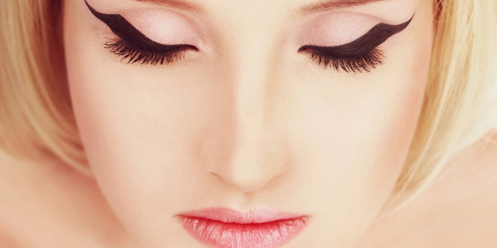 13 Amazing Eyeliner Hacks To Finally Get That Perfect Line