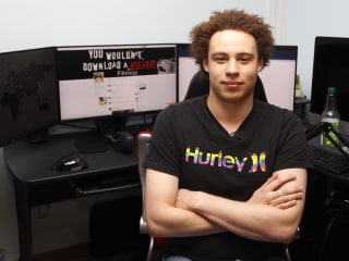 Marcus Hutchins 'Saved the U.S.' From WannaCry Cyberattack on Bedroom Compter