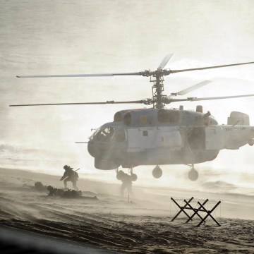Image: Servicemen take part in Zapad exercises in 2013