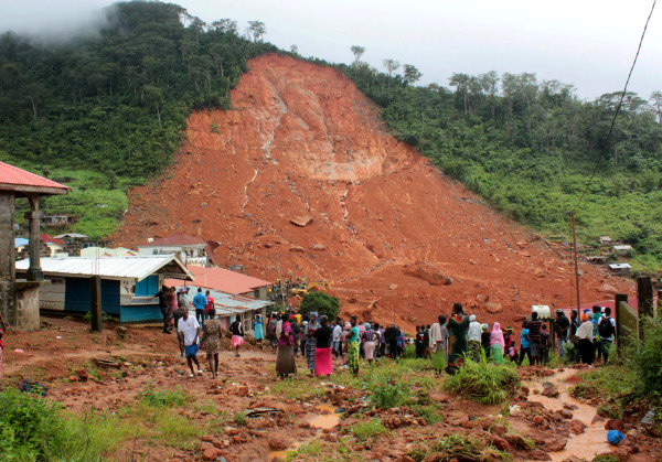 Image: Mudslide kills hundreds in Sierra Leone