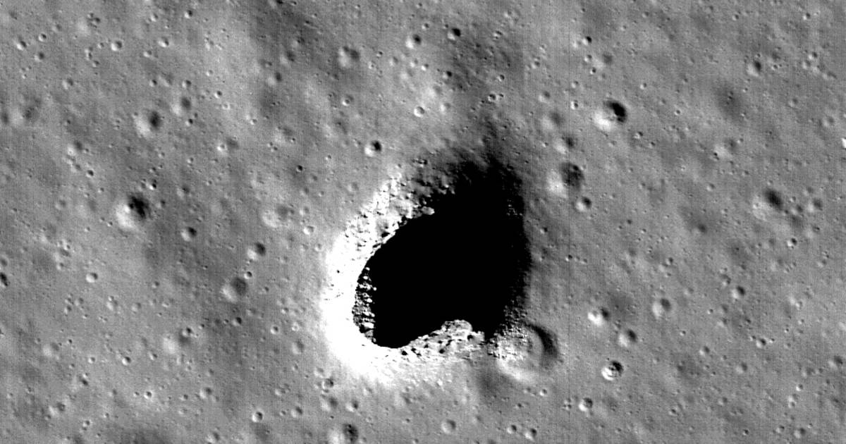 This gigantic lava tube could be home for moon colonists