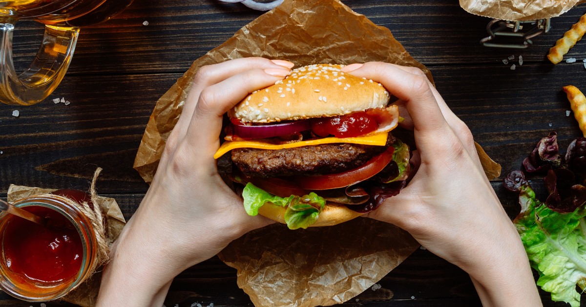 The do's and don'ts of cheat meals, according to nutrition experts
