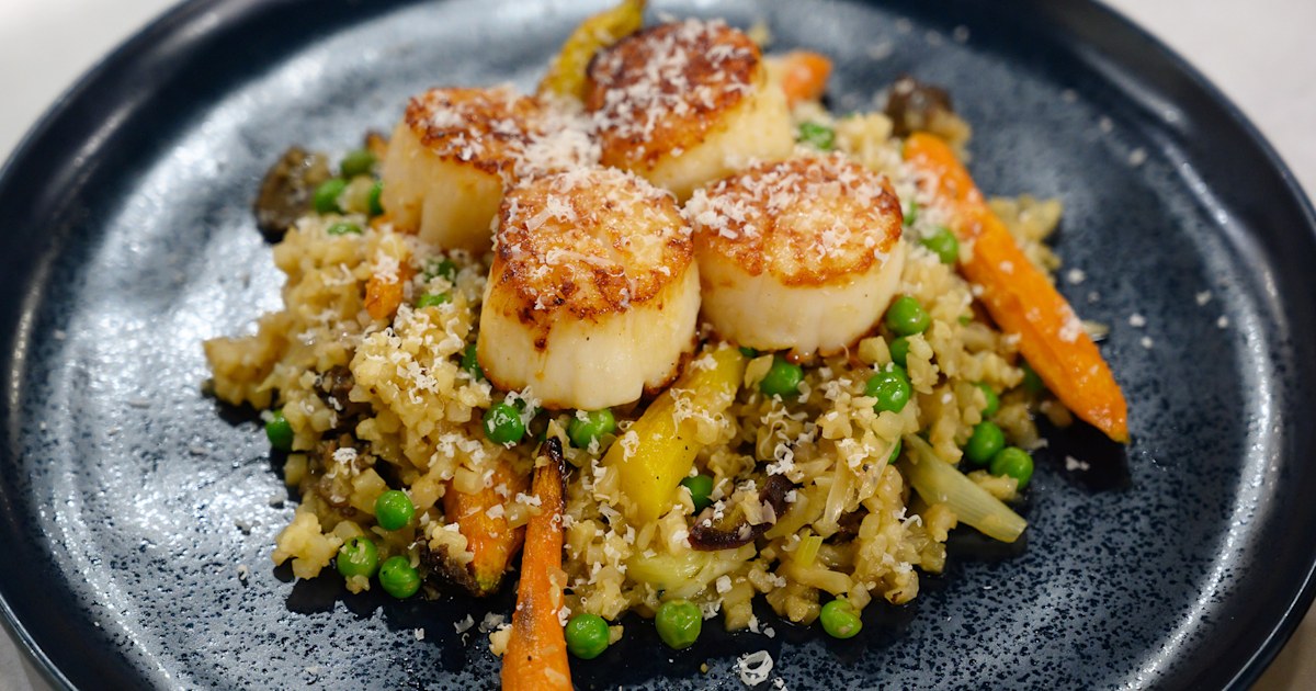 How to make low-carb cauliflower rice 'risotto' with scallops