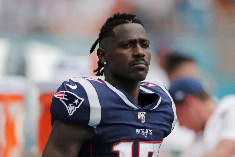 Former NFL wide receiver Antonio Brown turns himself in to ...