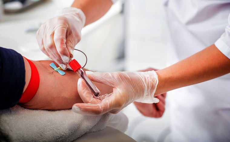 Imagem: dando sangue no consultório médico