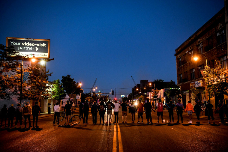 Image: Protesters form a human chain near the 5th Police Precinct during a demonstration in Minneapolis on May 30, 2020.