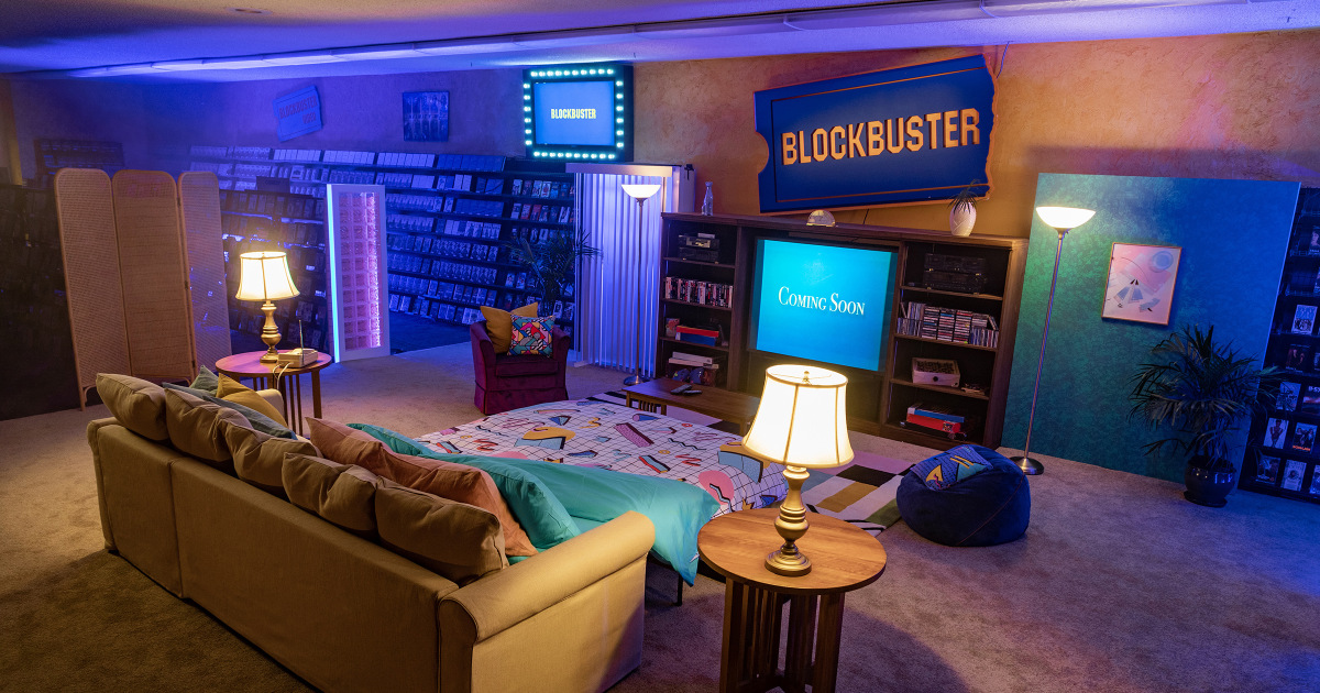 World's last Blockbuster transforms into '90s-themed Airbnb thumbnail