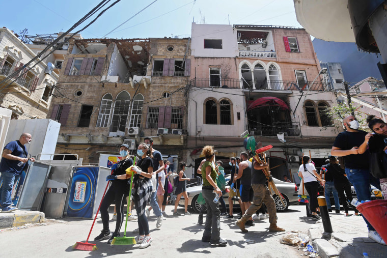 Image: Volunteers clear the rubble in the Gemmayzeh neighborhood of Beirut