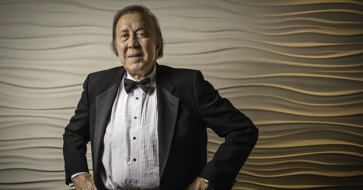 Disregarding racism, fans have lobbied for years to put Latin NFL pioneer Tom Flores into the Hall of Fame