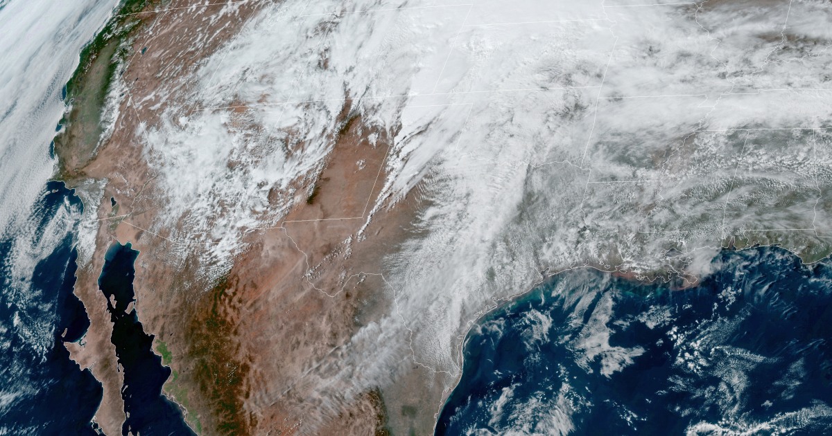 Severe weather moves across the West as tornadoes threaten Texas