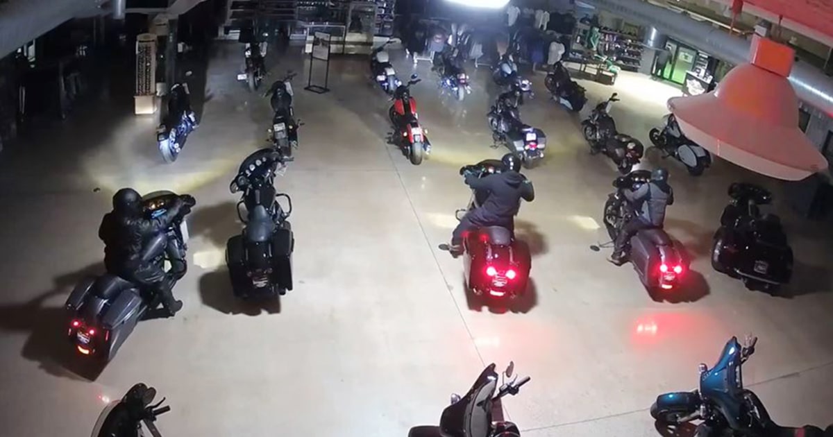 The video shows thieves rolling out four Harleys at the dealer’s front door